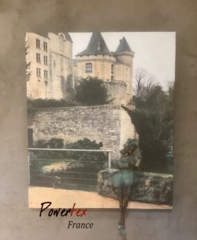 Girl on wall at Verteuil (2)