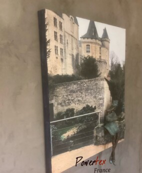 Girl on wall at Verteuil (1)